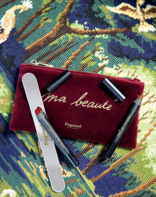 2 Lippenstifte und Ein Make-up-Tasche „Ma beauté“