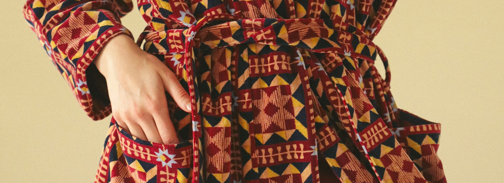 KAFTANS, KIMONOS & ROBES DE CHAMBRE