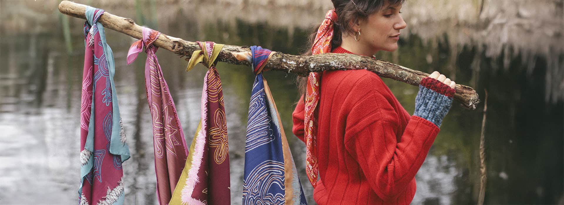 CHÂLES ECHARPES ET FOULARDS