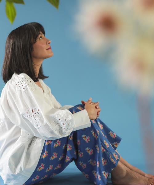 Julia blouse in cotton with Coup de Soleil embroidery